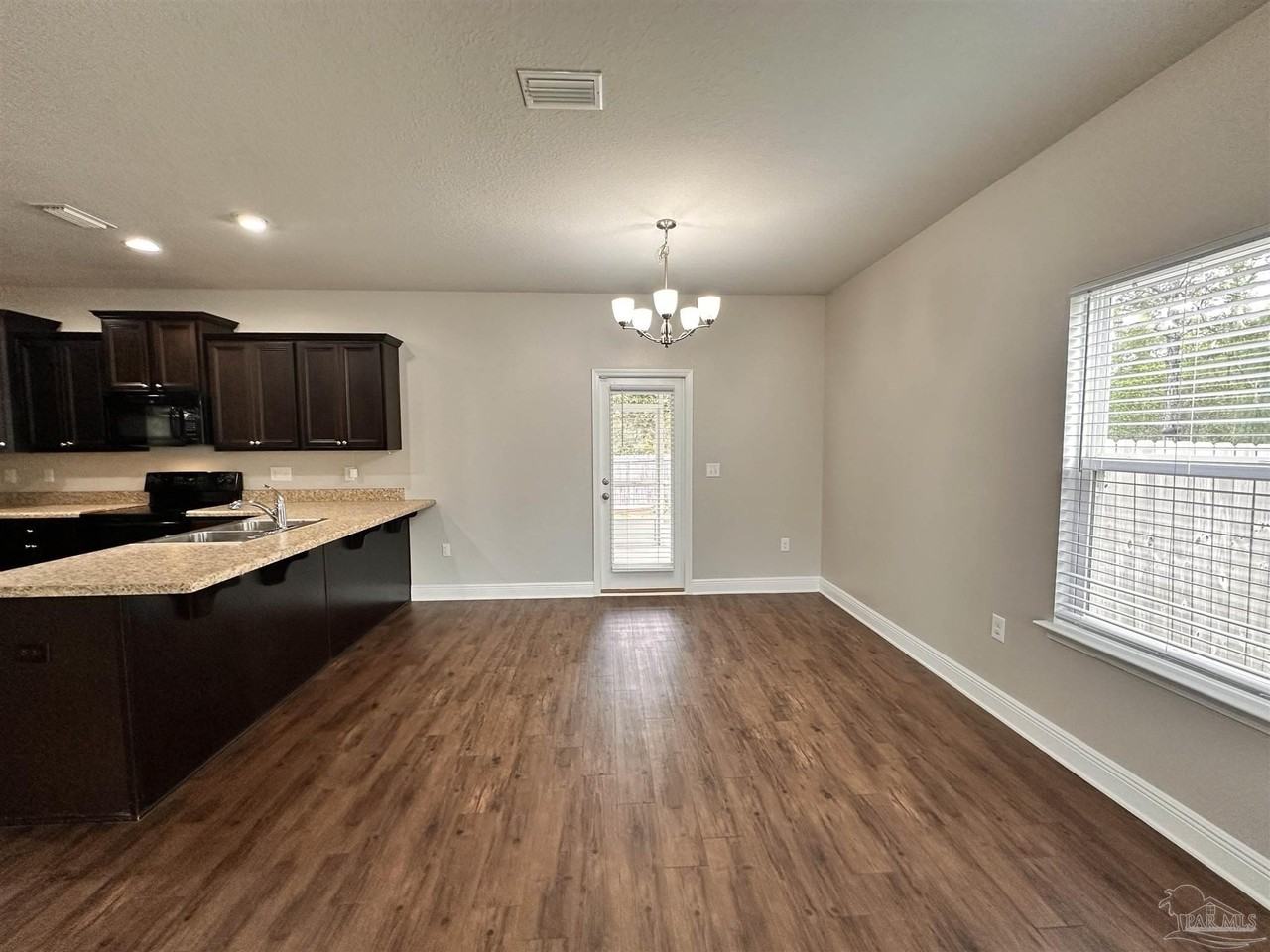 8600 Bucklebury Dr - Photo 3 of 23