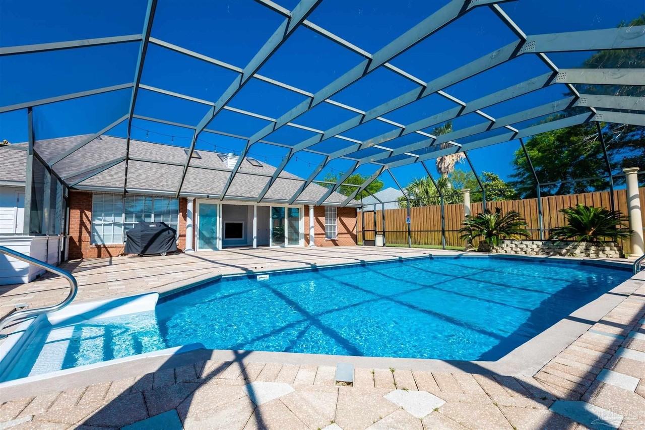 400 Ridge Wood Cir - Photo 7 of 50