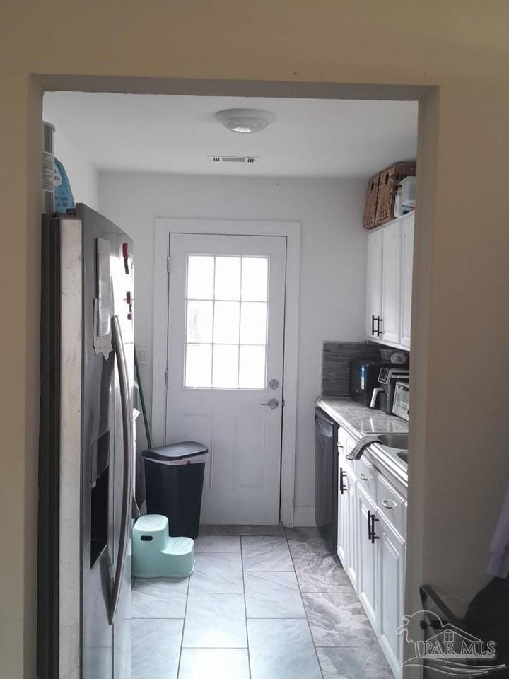 1018 N F St - Photo 3 of 14