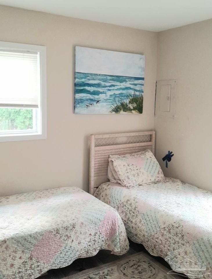 1018 N F St - Photo 4 of 14