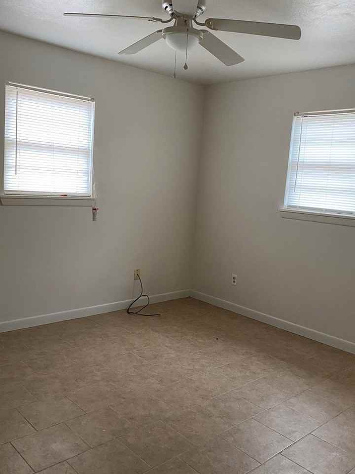 816 W 7th St - Photo 6 of 8