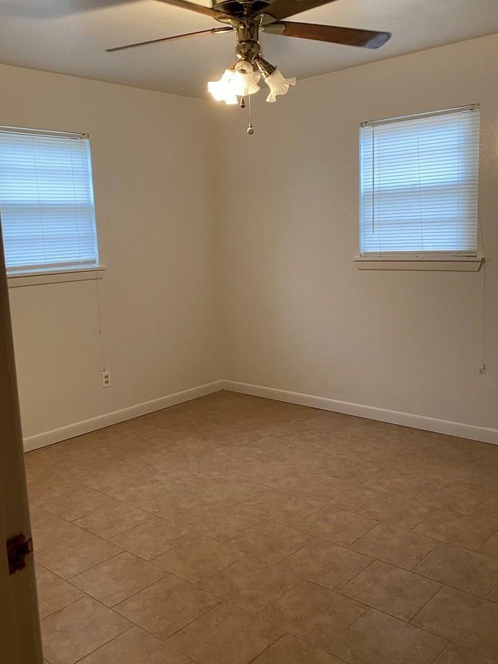 816 W 7th St - Photo 7 of 8