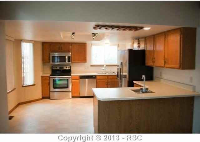 7565 Hickorywood Dr - Photo 3 of 22