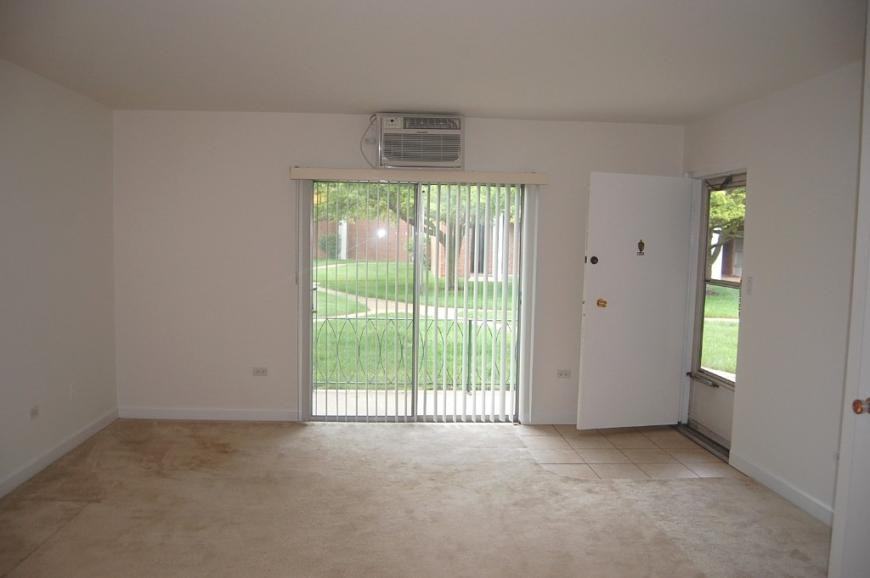 140 E Lake St - Photo 3 of 5