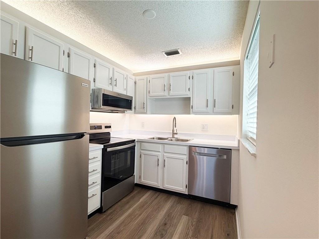 99 Spring Lake Dr #205 - Photo 3 of 15