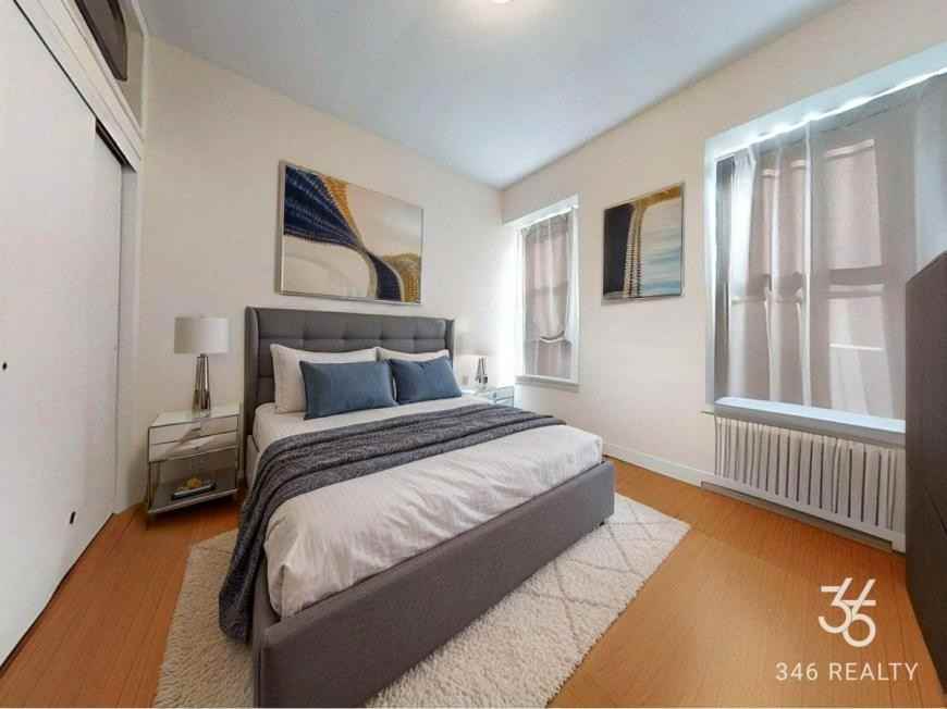1125 Lexington Ave - Photo 2 of 4