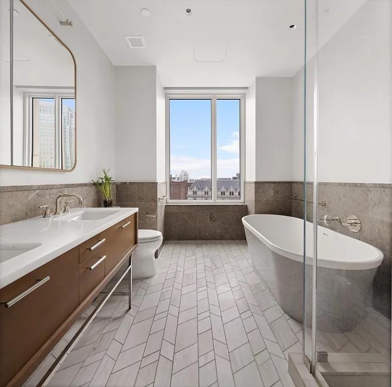 1 Clinton St - Photo 5 of 9