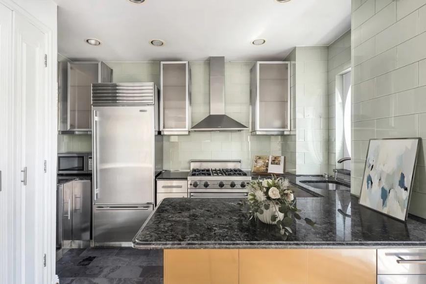 189 Bridge St - Photo 3 of 6