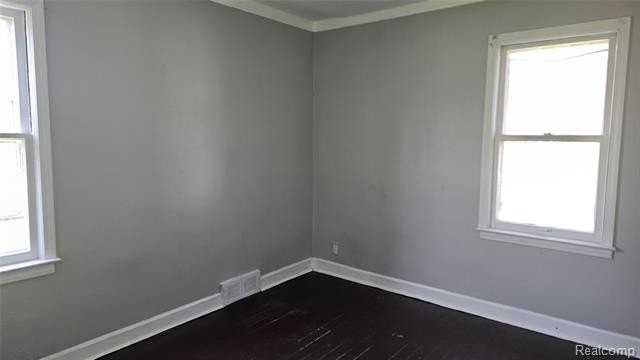 11837 Roxbury St - Photo 5 of 7