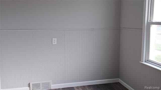 19587 Waltham St - Photo 3 of 9