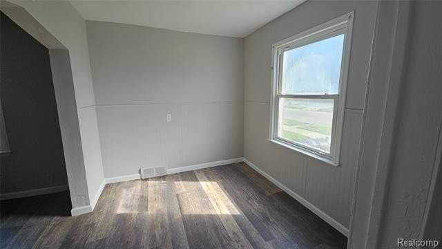 19587 Waltham St - Photo 5 of 9