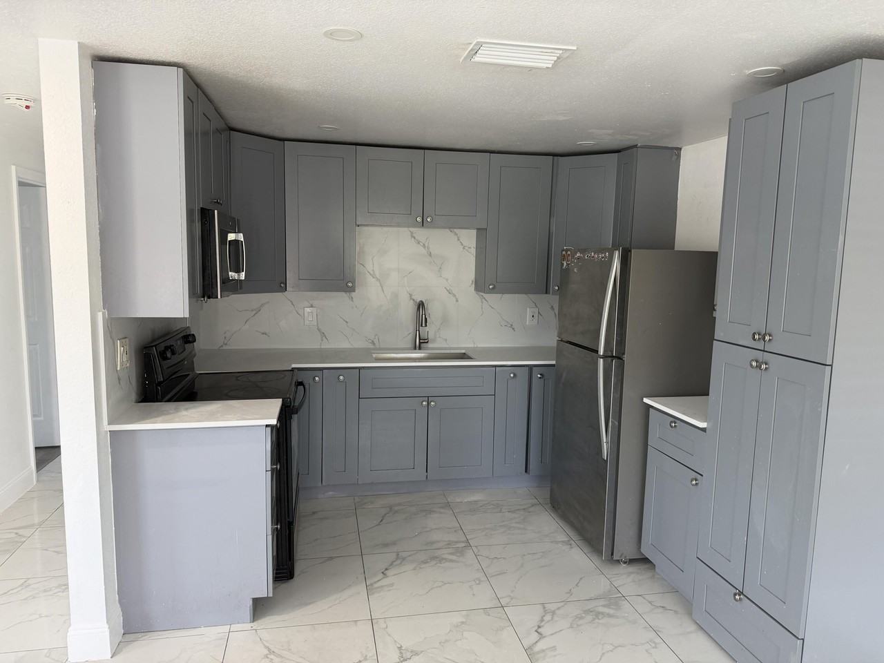 294 Sw 1st St - Photo 3 of 18