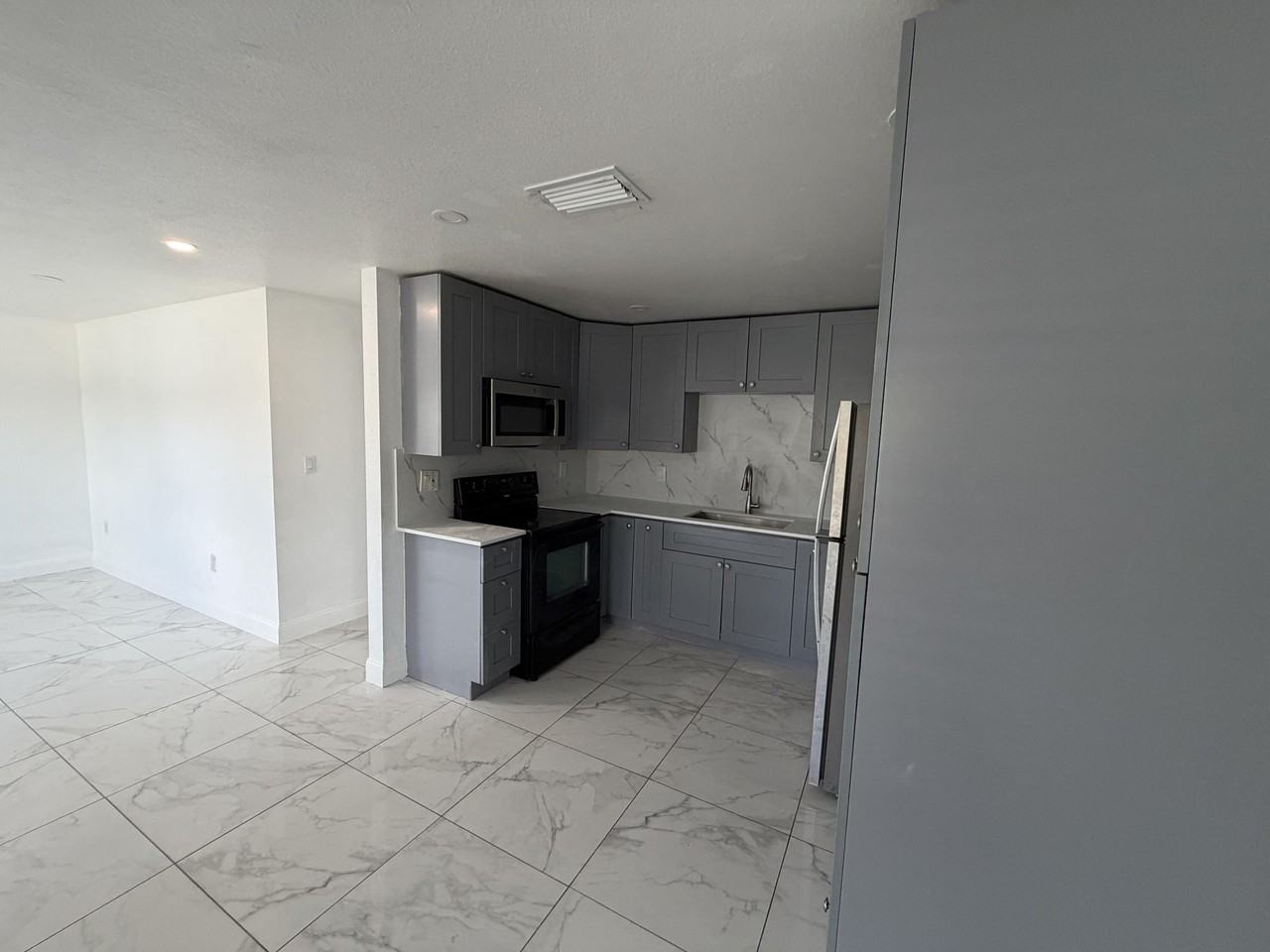 294 Sw 1st St - Photo 4 of 18