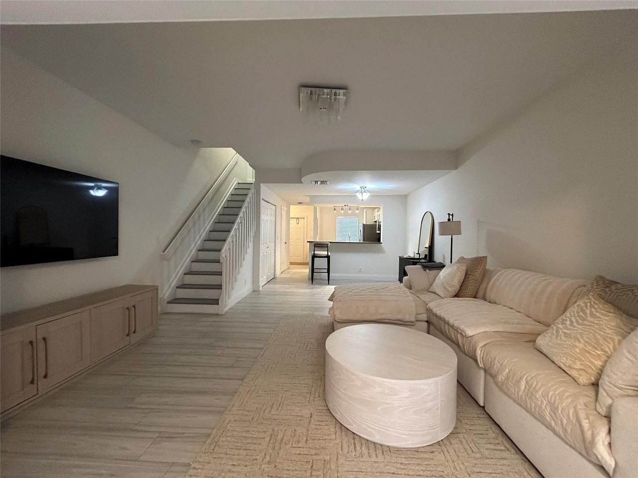 1043 Kokomo Key Ln - Photo 4 of 19