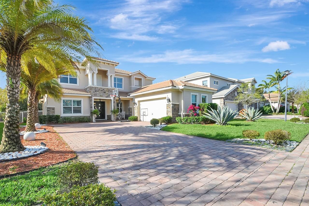 8952 Cypress Grove Ln - Photo 5 of 50