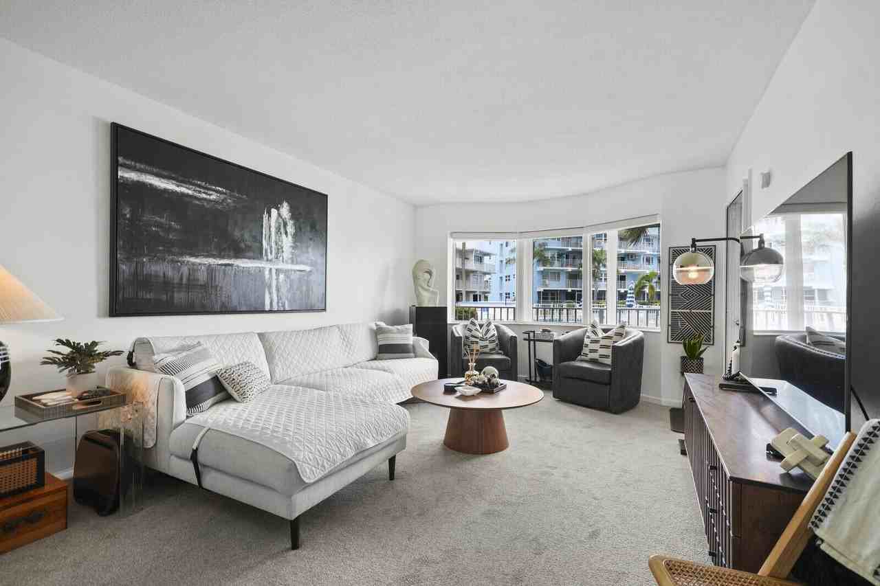 1444 Se 15th Ct #103 - Photo 3 of 27