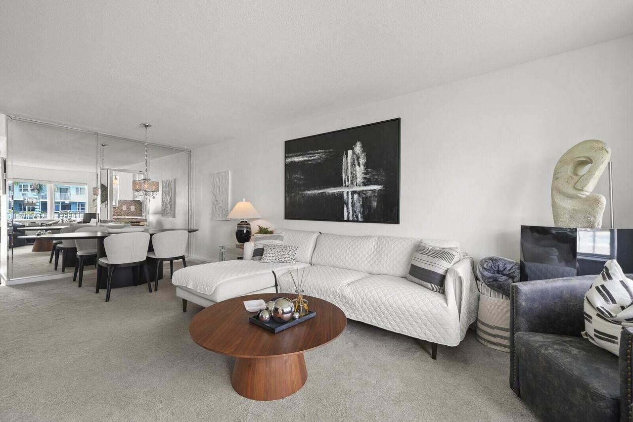 1444 Se 15th Ct #103 - Photo 4 of 27