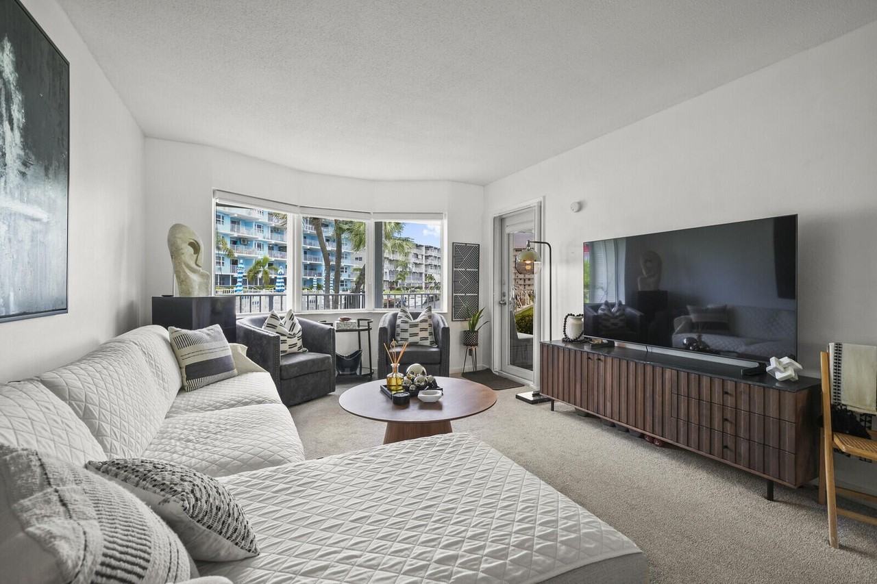 1444 Se 15th Ct #103 - Photo 6 of 27