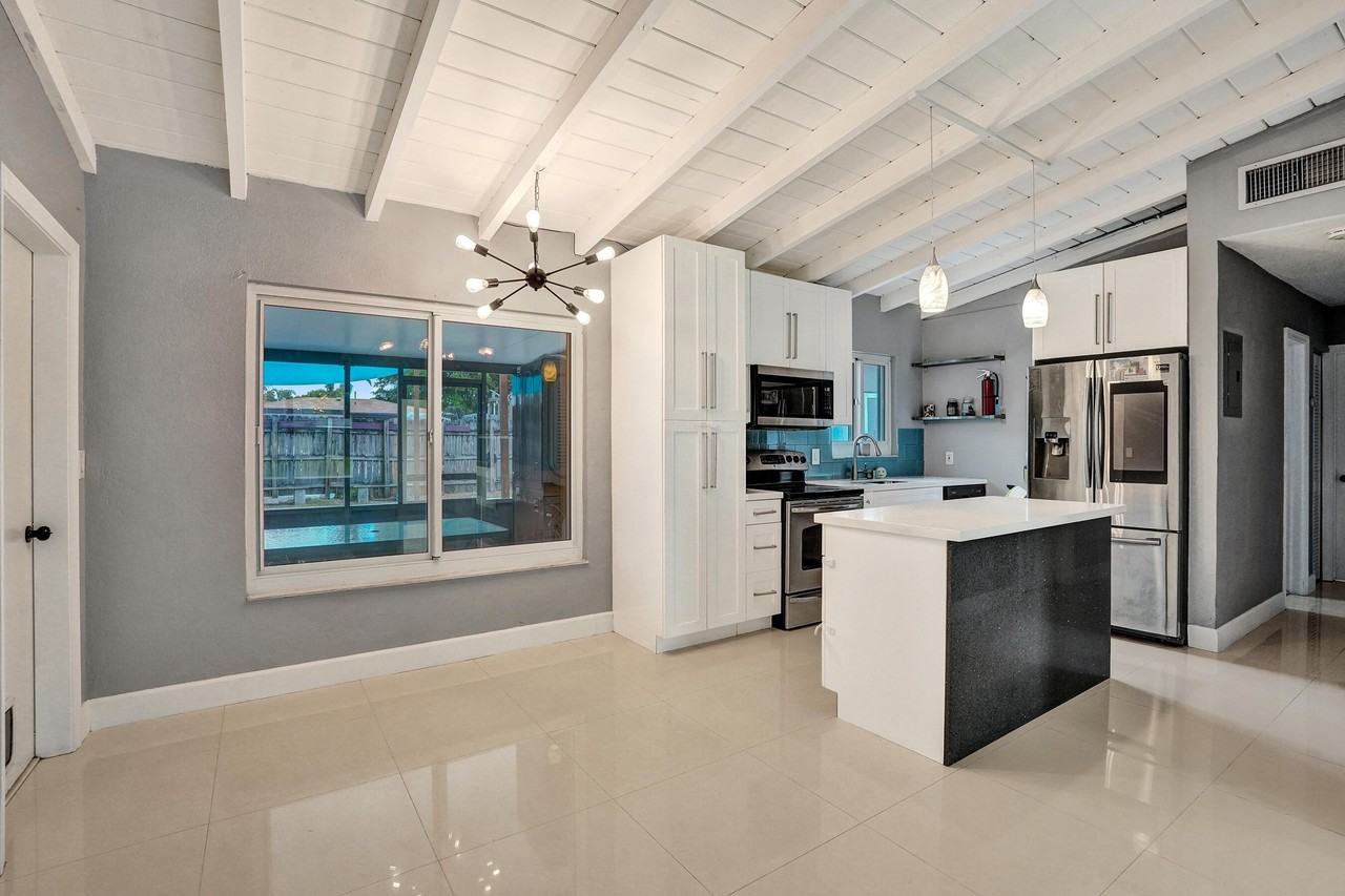 4670 Sw 25th Ave - Photo 2 of 30