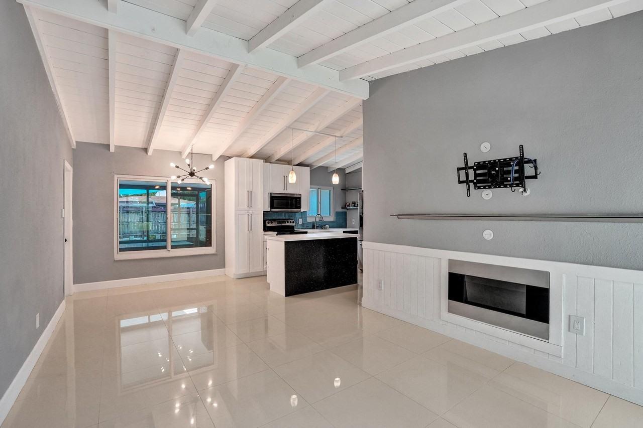 4670 Sw 25th Ave - Photo 3 of 30