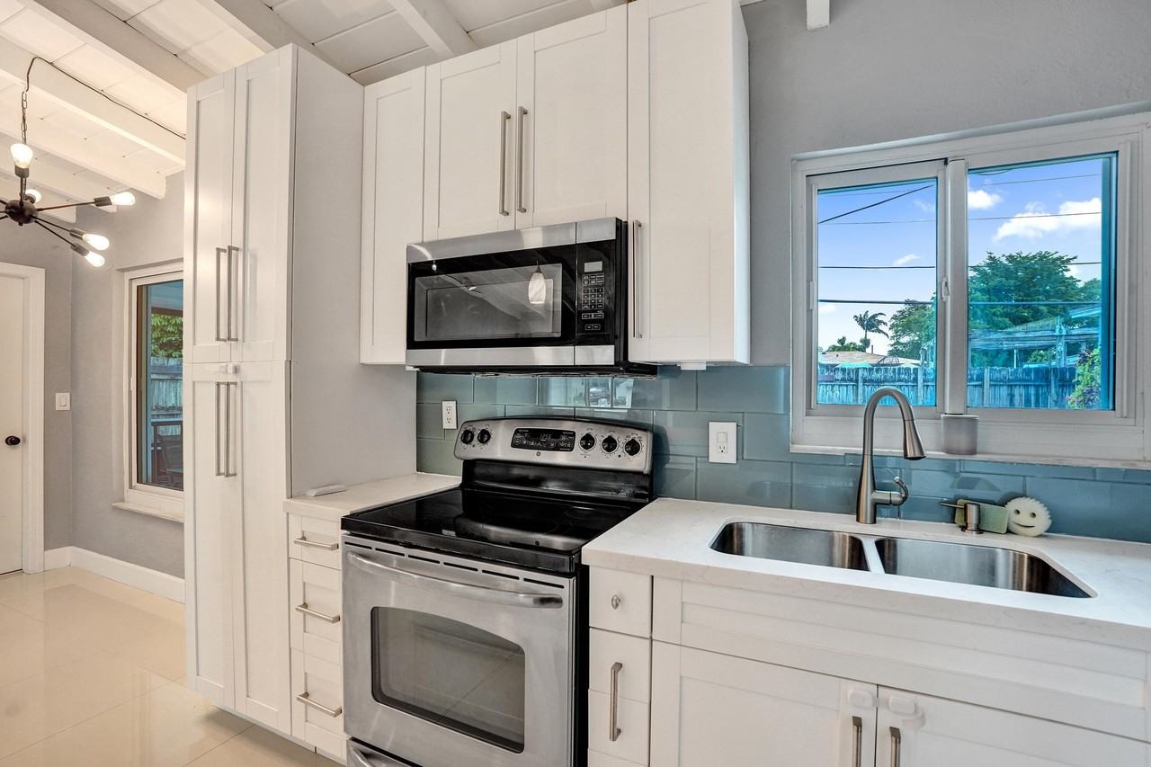 4670 Sw 25th Ave - Photo 5 of 30