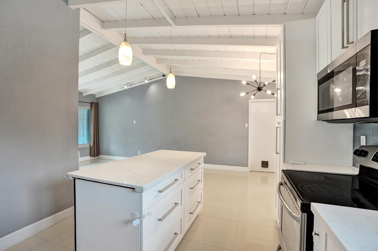 4670 Sw 25th Ave - Photo 6 of 30