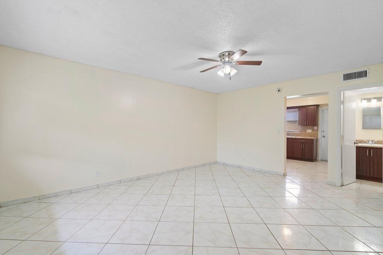 4092 Kirk Rd - Photo 3 of 22