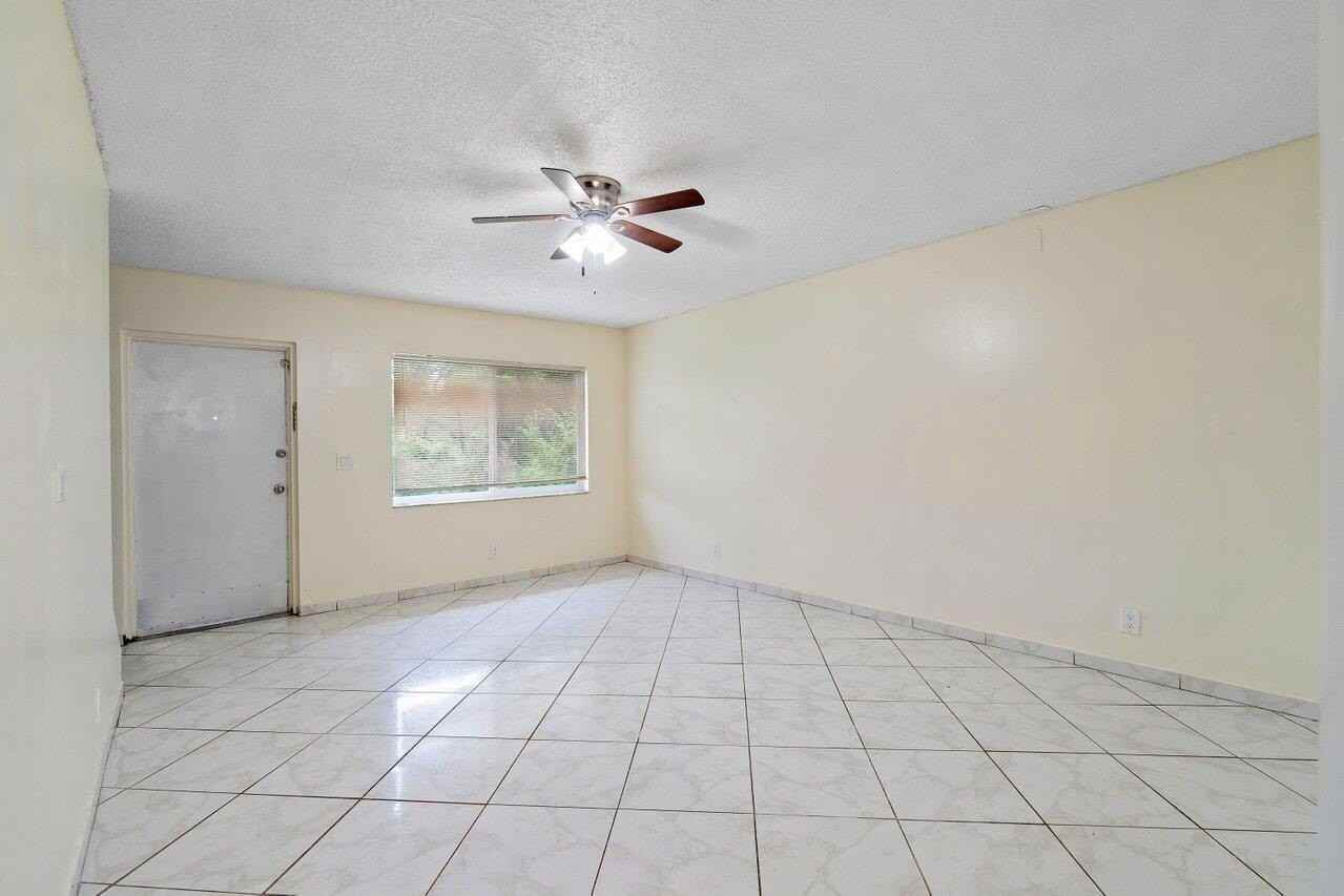 4092 Kirk Rd - Photo 5 of 22