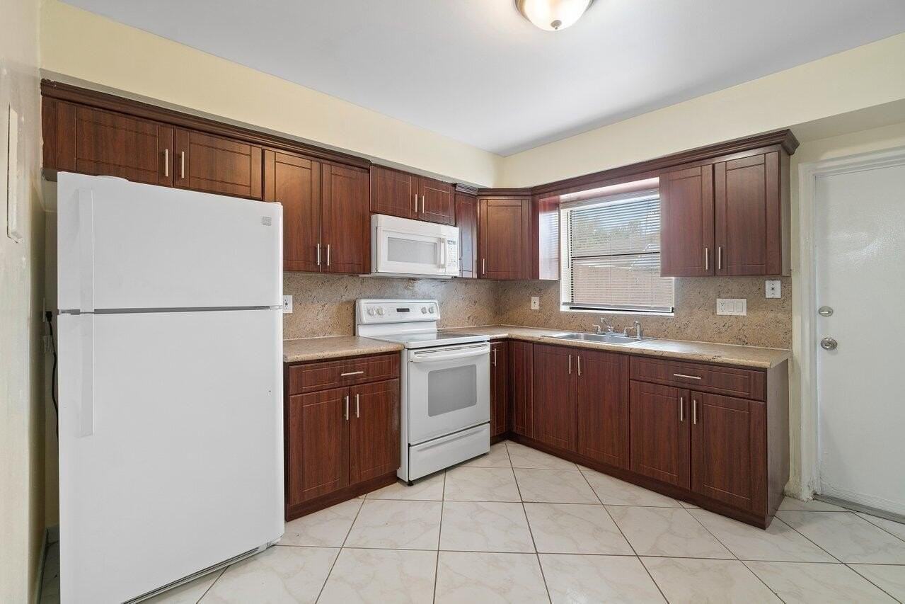 4092 Kirk Rd - Photo 7 of 22