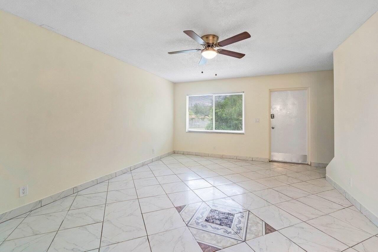 4094 Kirk Rd - Photo 5 of 22