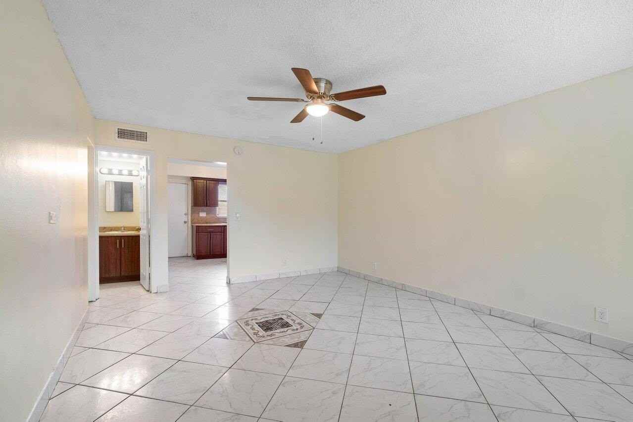 4094 Kirk Rd - Photo 6 of 22