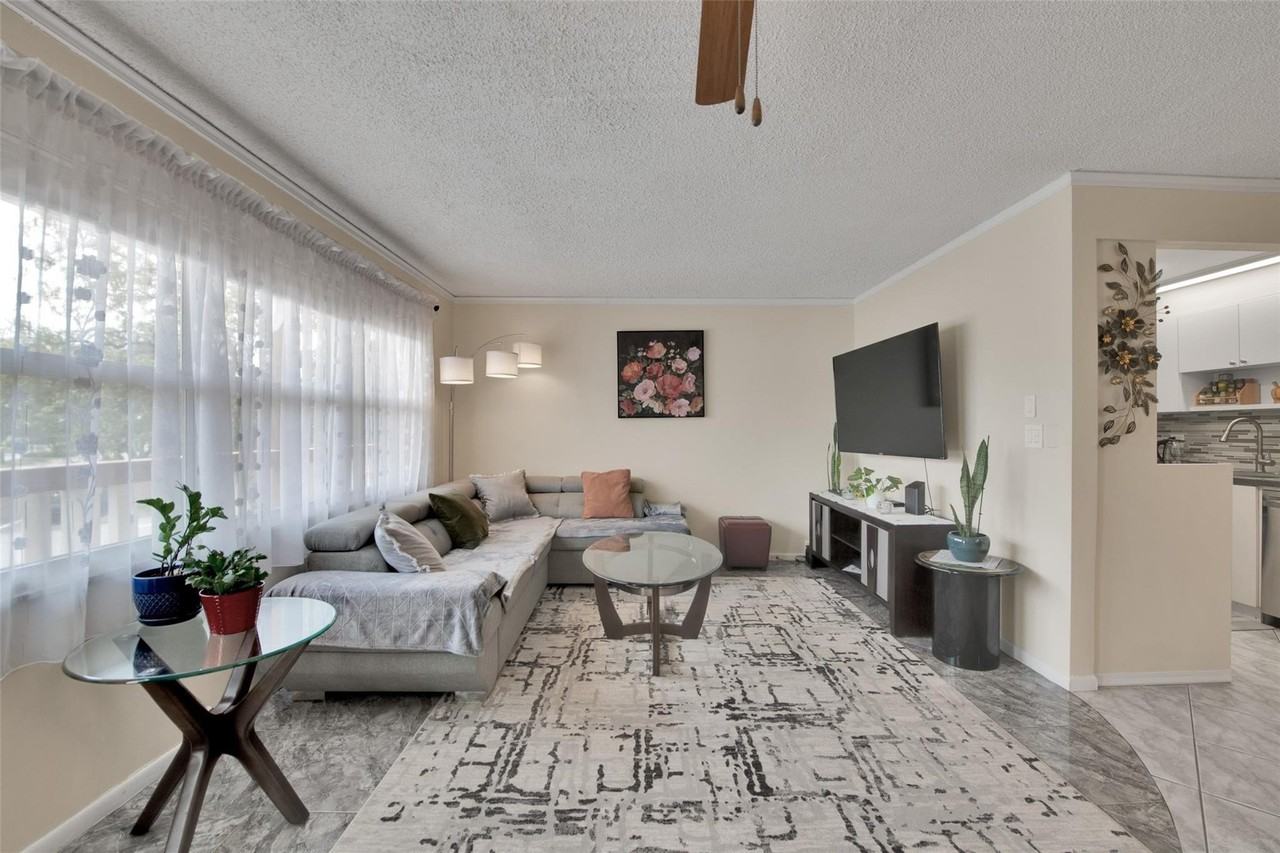 4302 Martinique Cir #E2 - Photo 2 of 14