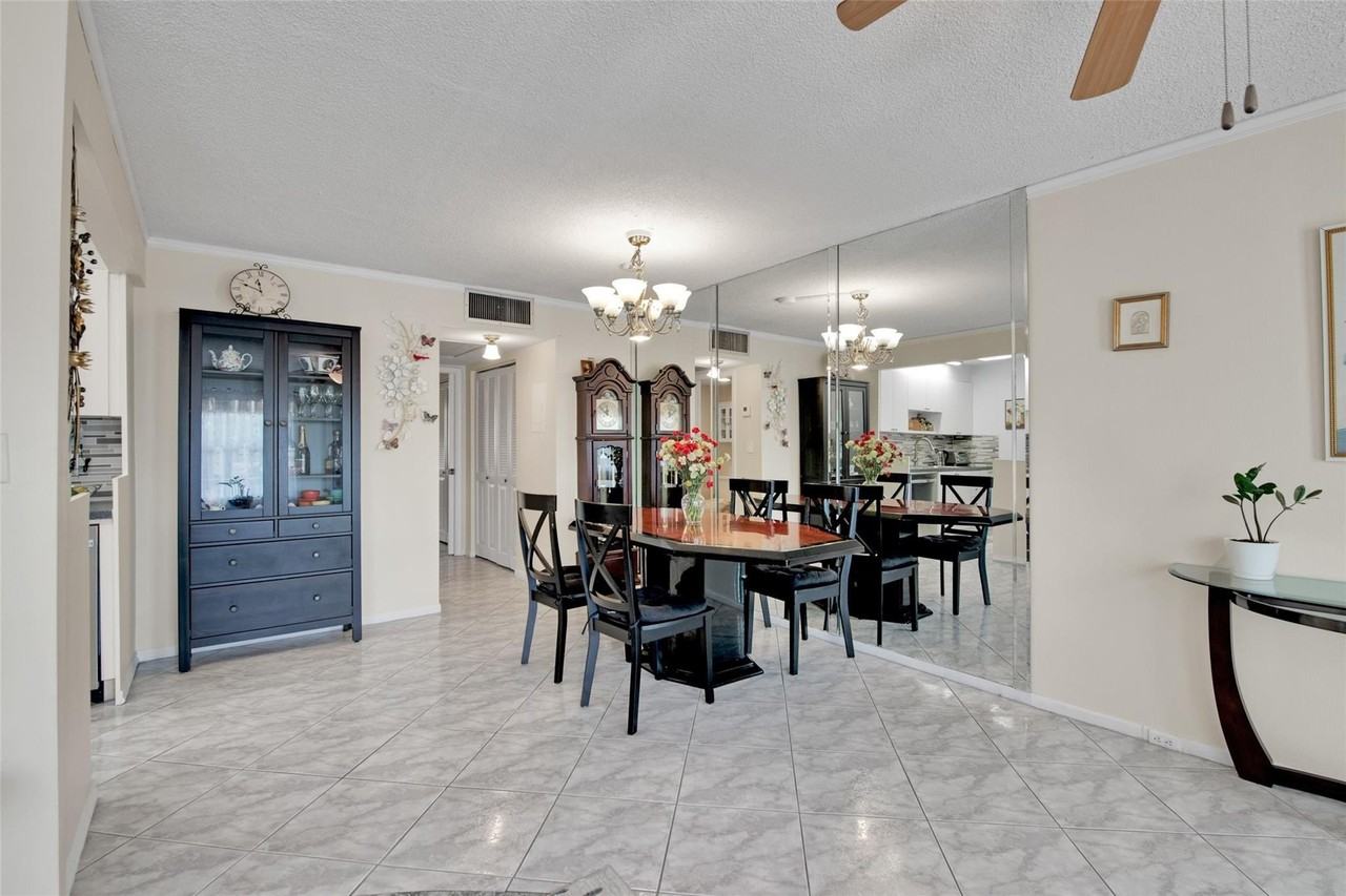 4302 Martinique Cir #E2 - Photo 3 of 14