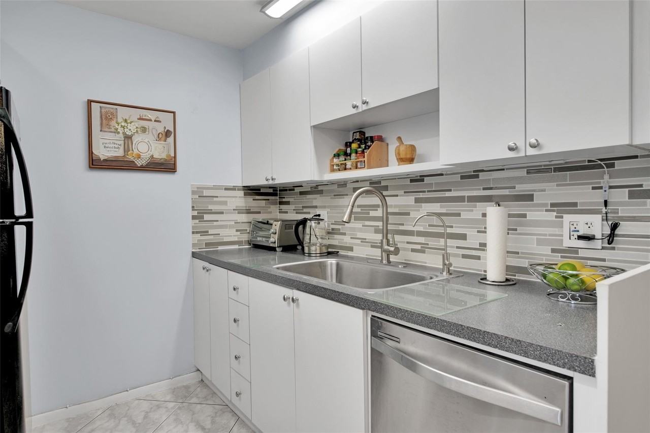 4302 Martinique Cir #E2 - Photo 4 of 14