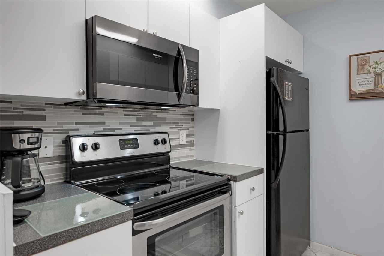 4302 Martinique Cir #E2 - Photo 5 of 14