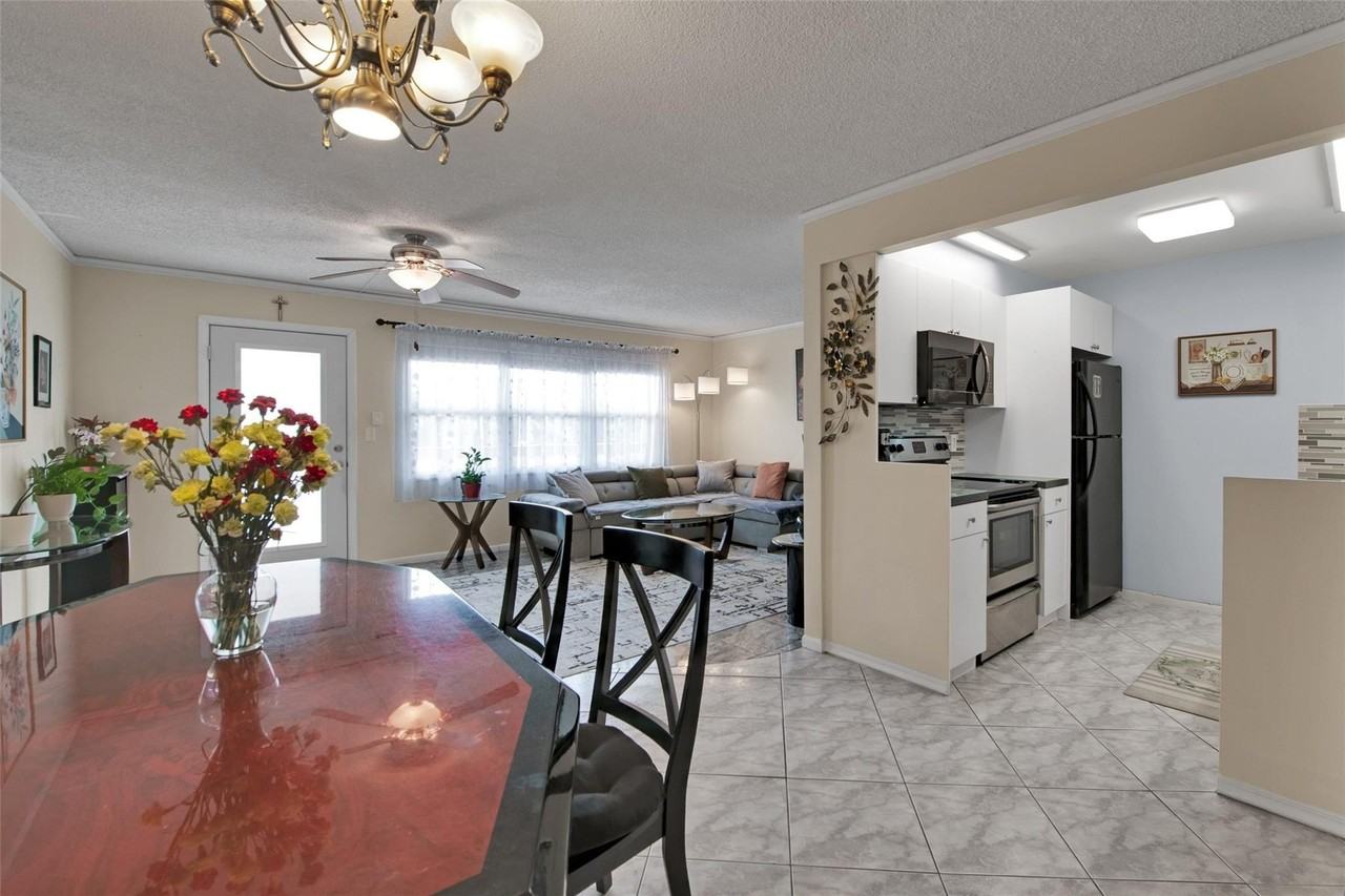 4302 Martinique Cir #E2 - Photo 6 of 14