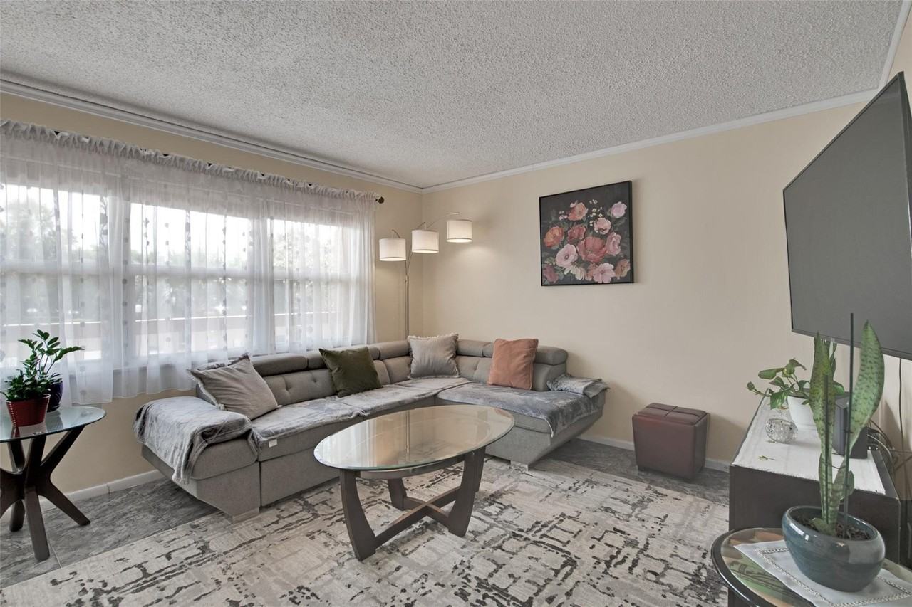 4302 Martinique Cir #E2 - Photo 7 of 14