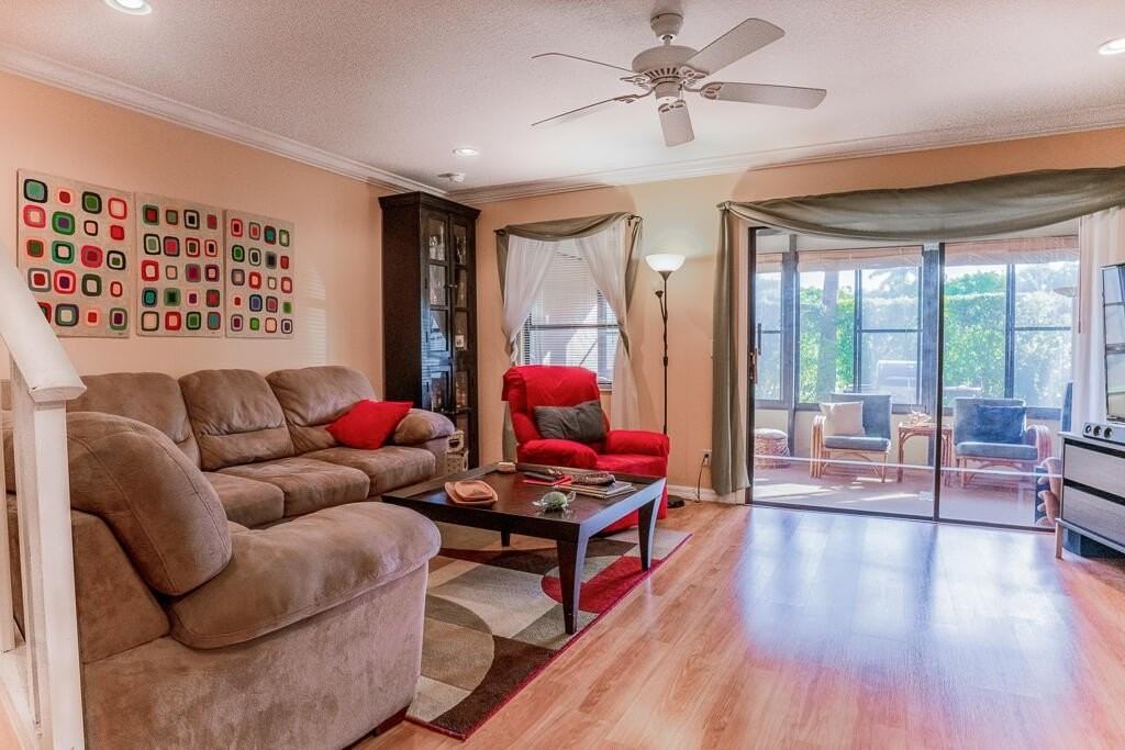 1903 Ne Media Ave - Photo 4 of 33