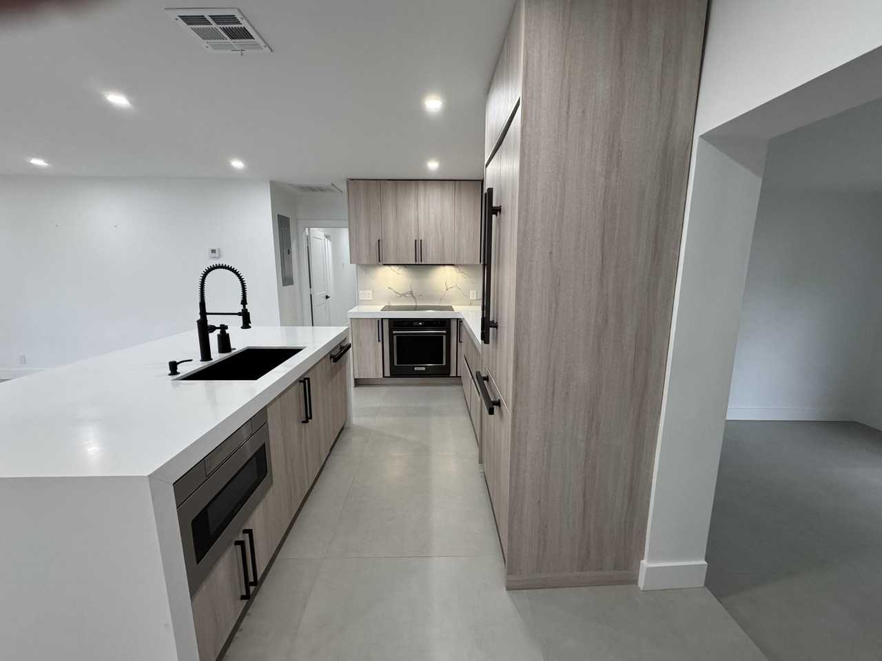 1133 Sw 11th St - Photo 2 of 5