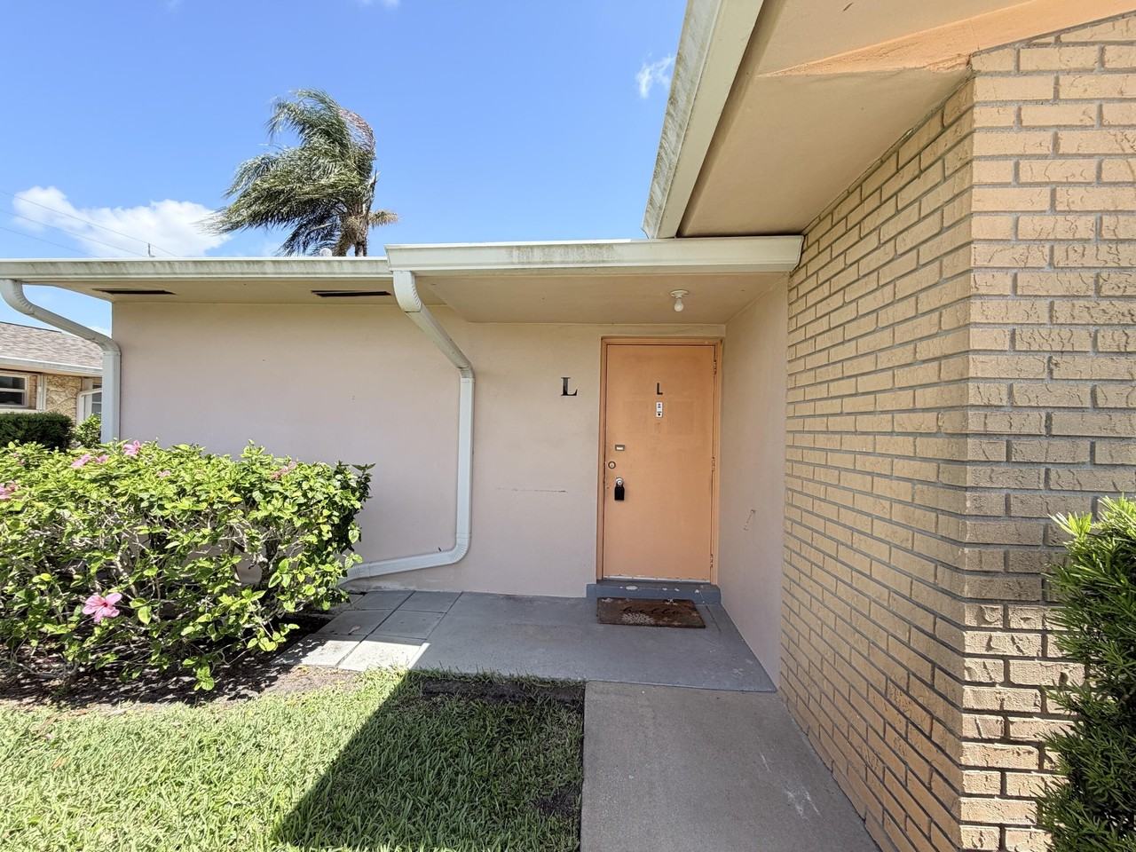 2607 Dudley Dr W #L - Photo 4 of 34