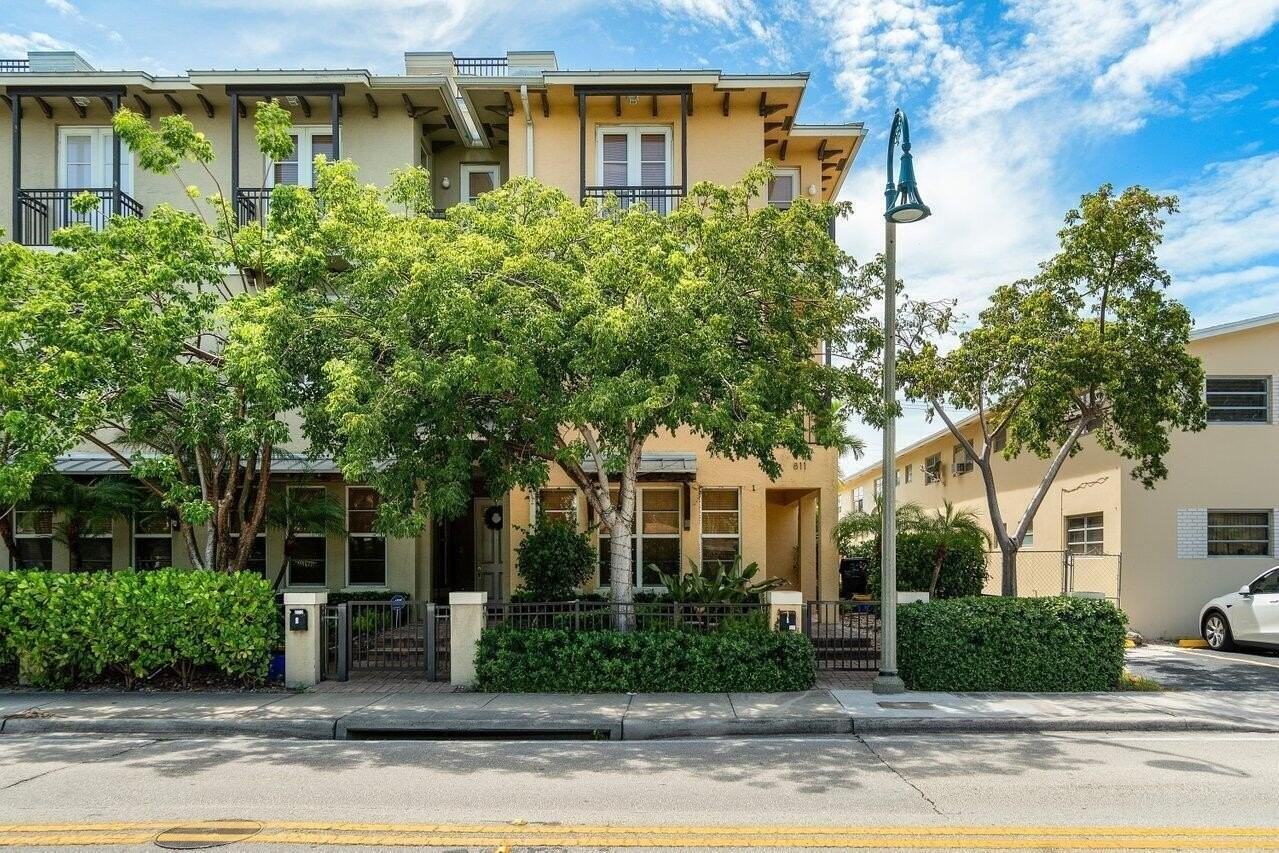 811 S Federal Hwy #1 - Photo 2 of 33