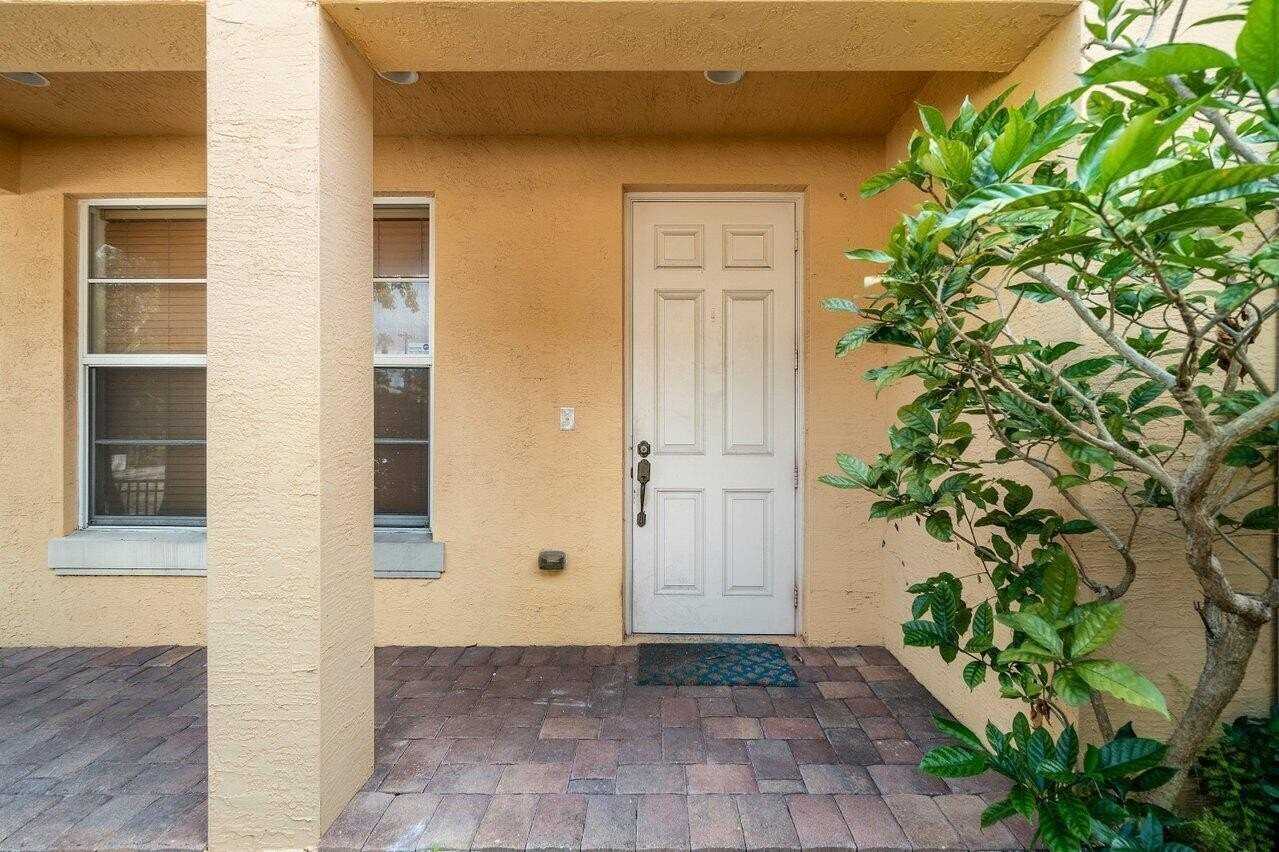 811 S Federal Hwy #1 - Photo 4 of 33