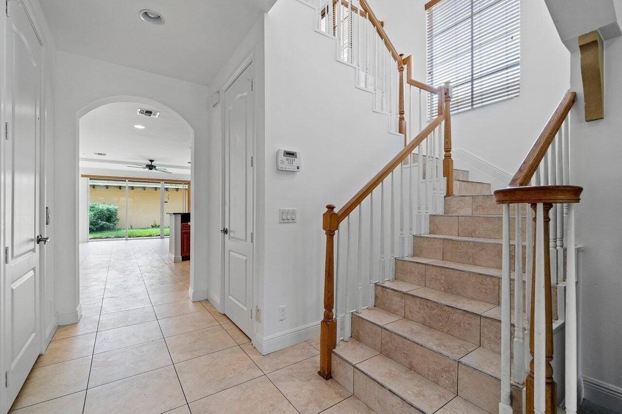 811 S Federal Hwy #1 - Photo 5 of 33