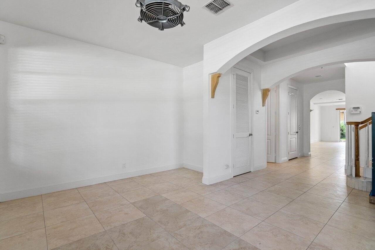 811 S Federal Hwy #1 - Photo 6 of 33