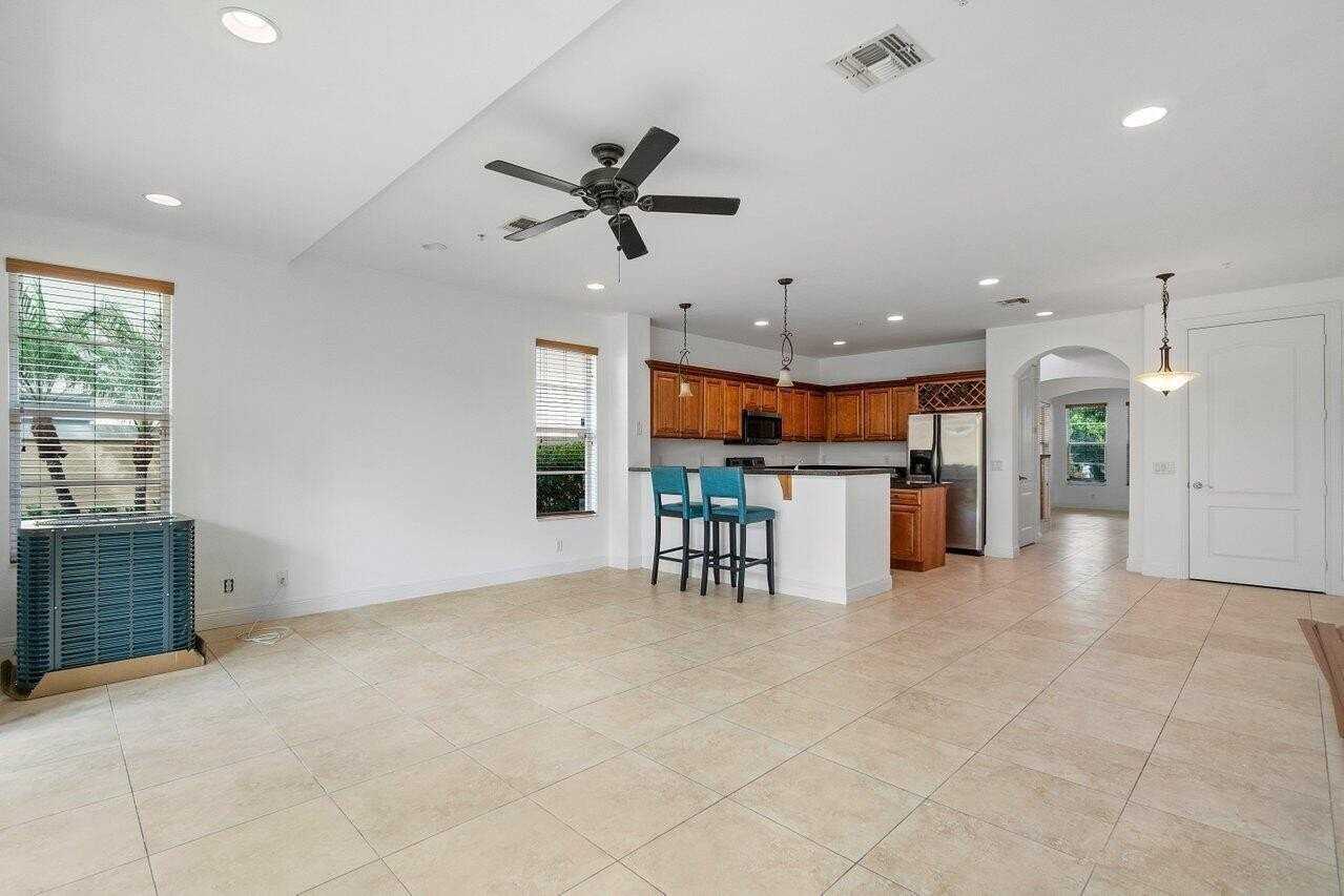 811 S Federal Hwy #1 - Photo 7 of 33