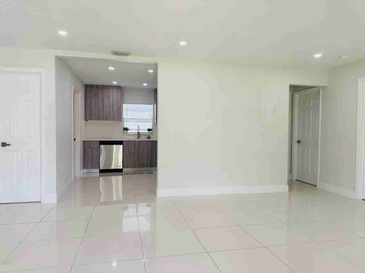 4640 Ne 5th Ave #4640 - Photo 4 of 27