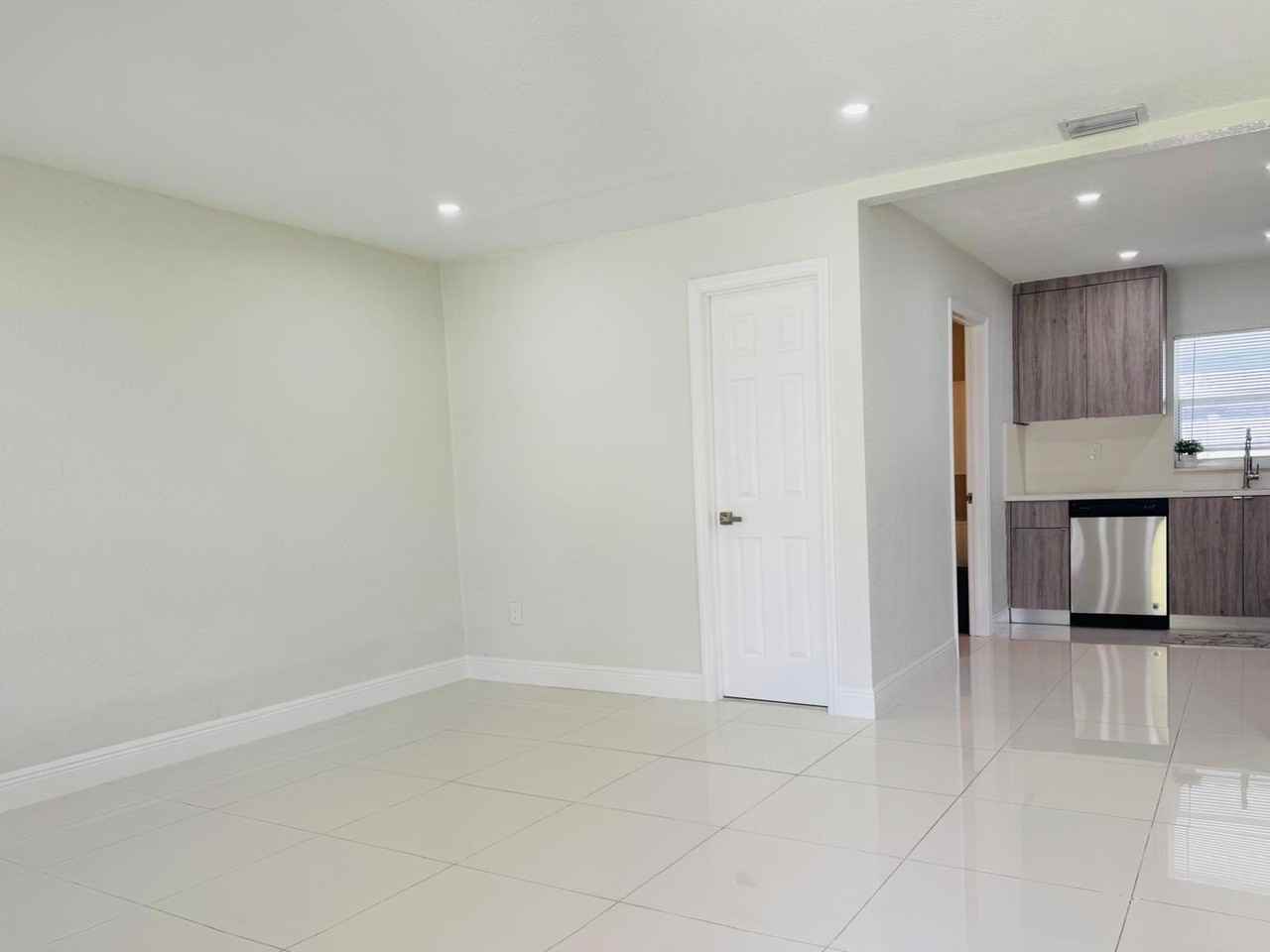 4640 Ne 5th Ave #4640 - Photo 5 of 27