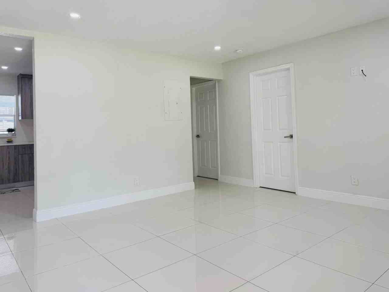 4640 Ne 5th Ave #4640 - Photo 6 of 27