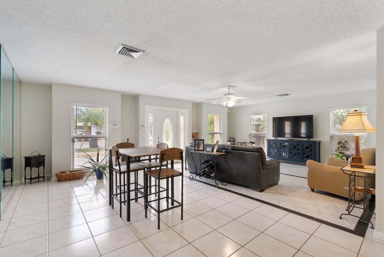 306 18th Ave N - Photo 3 of 29