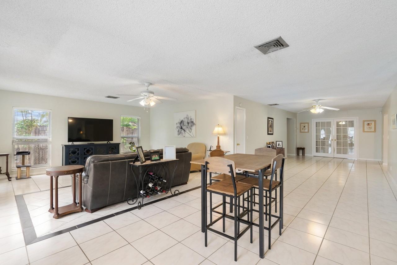 306 18th Ave N - Photo 5 of 29